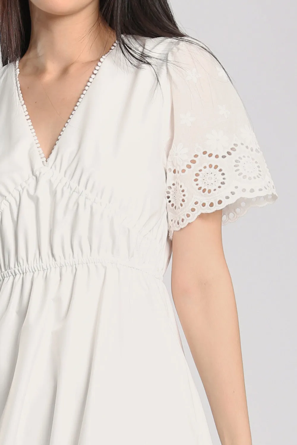 Alai Midaxi Maxi Dress in White